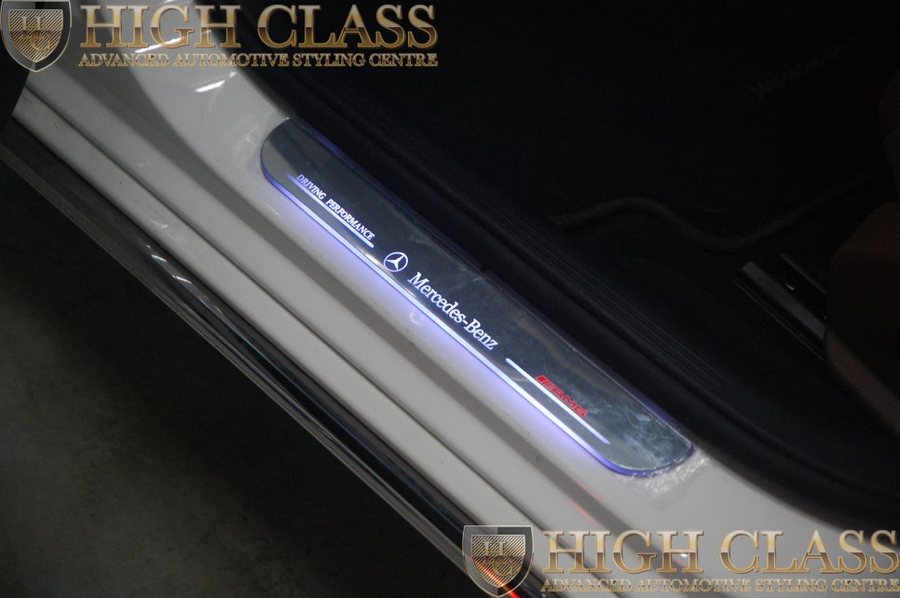 창원 LED 무빙도어스커프 벤츠 E220d에 특별함을