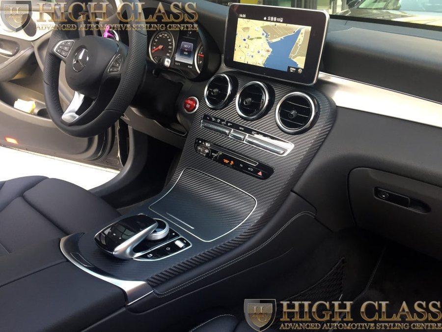 창원 랩핑 벤츠 GLC220d 실내 센터페시아에 카본 시공