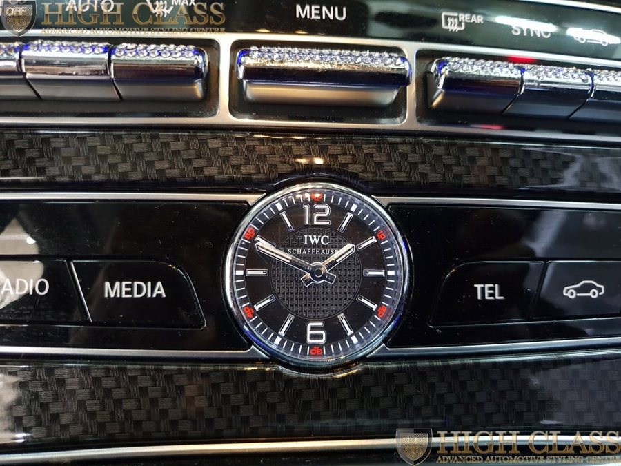 벤츠 E클래스 IWC 시계 장착