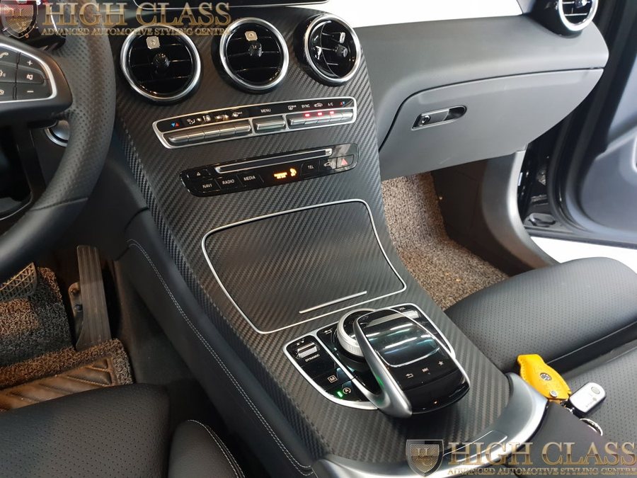 벤츠 GLC 220d 실내 카본랩핑과 AMG 스포츠 페달