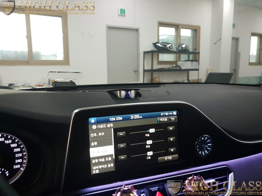 그랜저 IG 전동센터스피커 장착 압도된 분위기