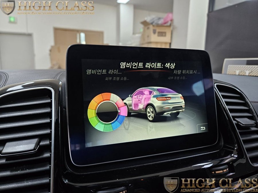 벤츠 GLE 온도 조절이 가능한 핸들열선, 12색 엠비언트 확장 시공