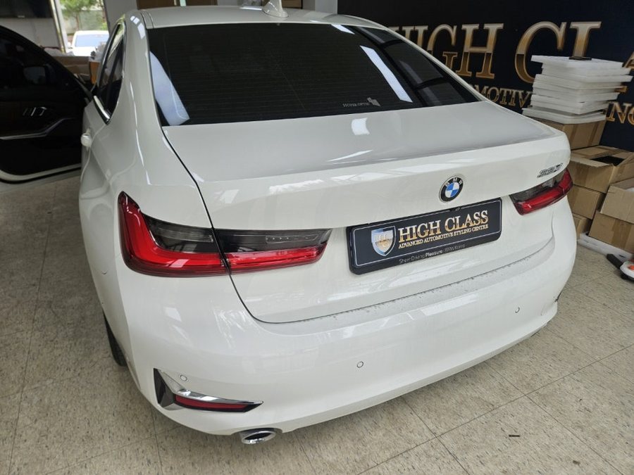 BMW 330i 광각미러 차선 변경과 주차를 더 쉽고 안전하게