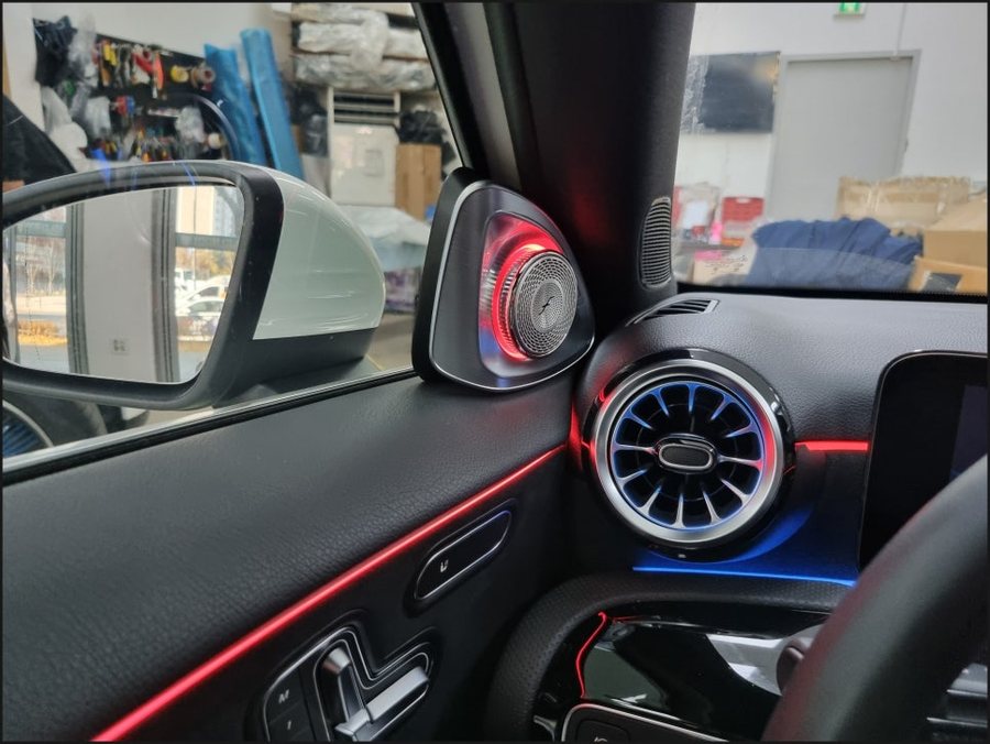 신형 벤츠A클래스 A35AMG 코딩, 4D부메스터, 미드레인지 도어라인 엠비언트