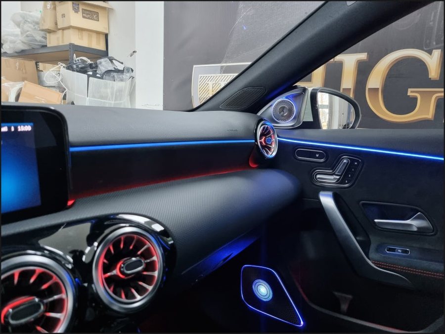신형 벤츠A클래스 A35AMG 코딩, 4D부메스터, 미드레인지 도어라인 엠비언트