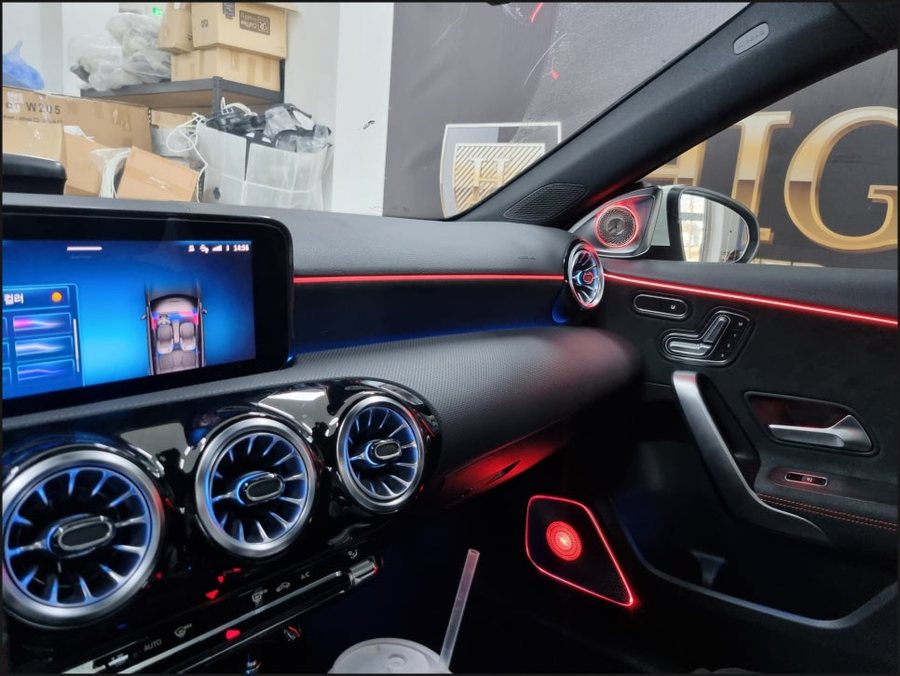 신형 벤츠A클래스 A35AMG 코딩, 4D부메스터, 미드레인지 도어라인 엠비언트