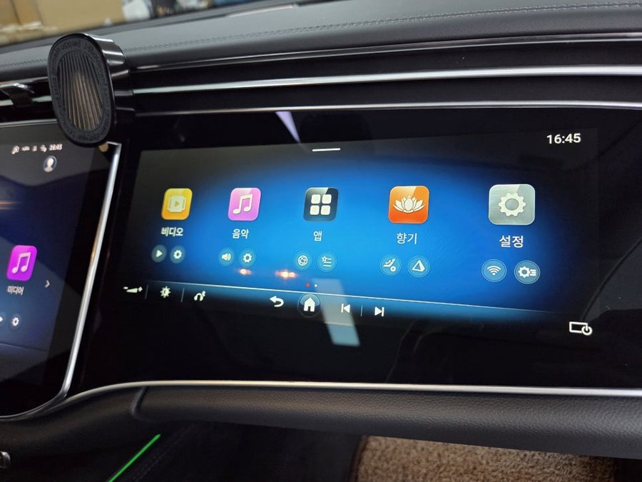 벤츠 E클래스 하이퍼 스크린 / 2열 공조기 / 헤드레스트 수정