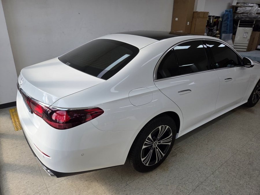 E클래스 E200 브라켓 형식 리어 모니터 손쉽게 탈부착 가능 제품