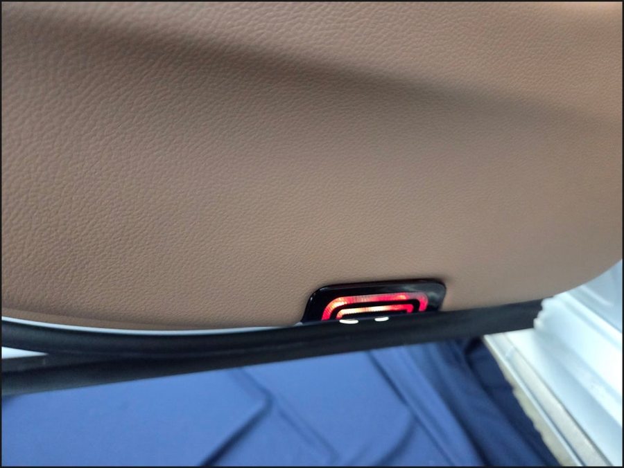 W214 E클래스 2열 도어 라이트 벤츠 뒷좌석 후석 램프