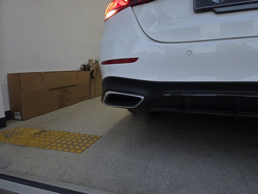 벤츠 E클래스 AMG 세로그릴 디퓨저 듀얼 머플러팁 신형 바디킷