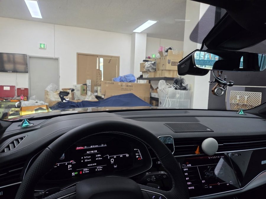 아우디 Q7 50 TDI 뱅앤올롭슨 전동트위터 시공 위치