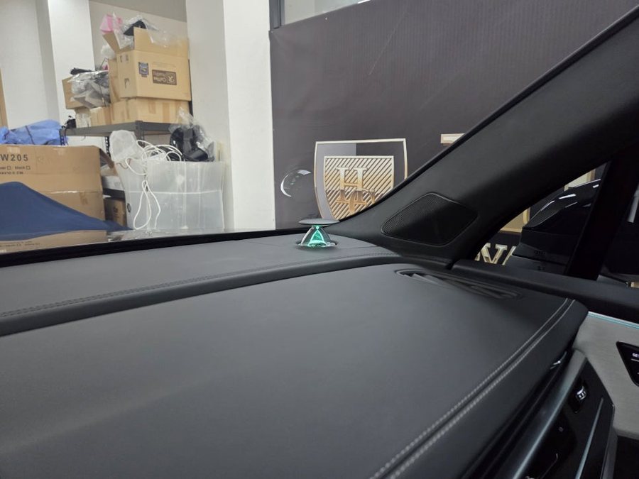 아우디 Q7 50 TDI 뱅앤올롭슨 전동트위터 시공 위치