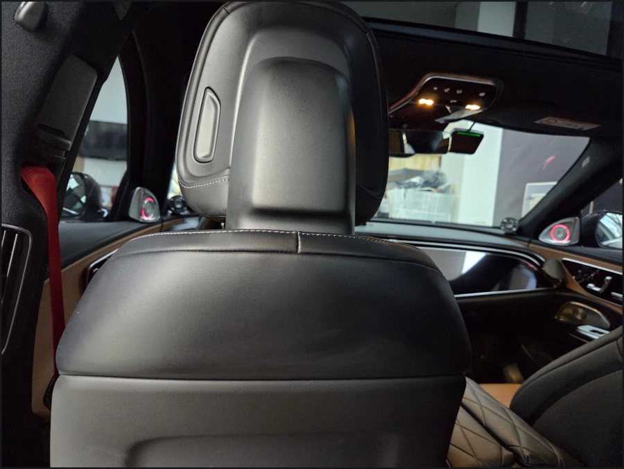 W214 벤츠E클래스 옷걸이 행거 순정 옵션과 뒷좌석 헤드레스트 개선 시공