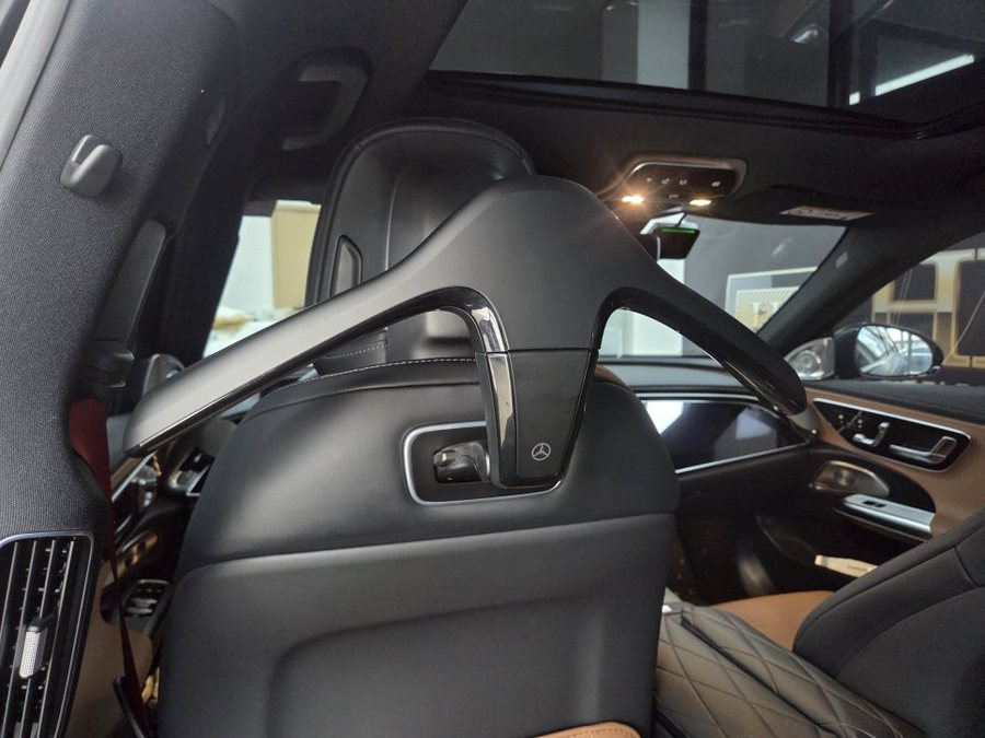 벤츠 E클래스 53 AMG 차량용 옷걸이 순정 옵션 헤드레스트 위치 수정