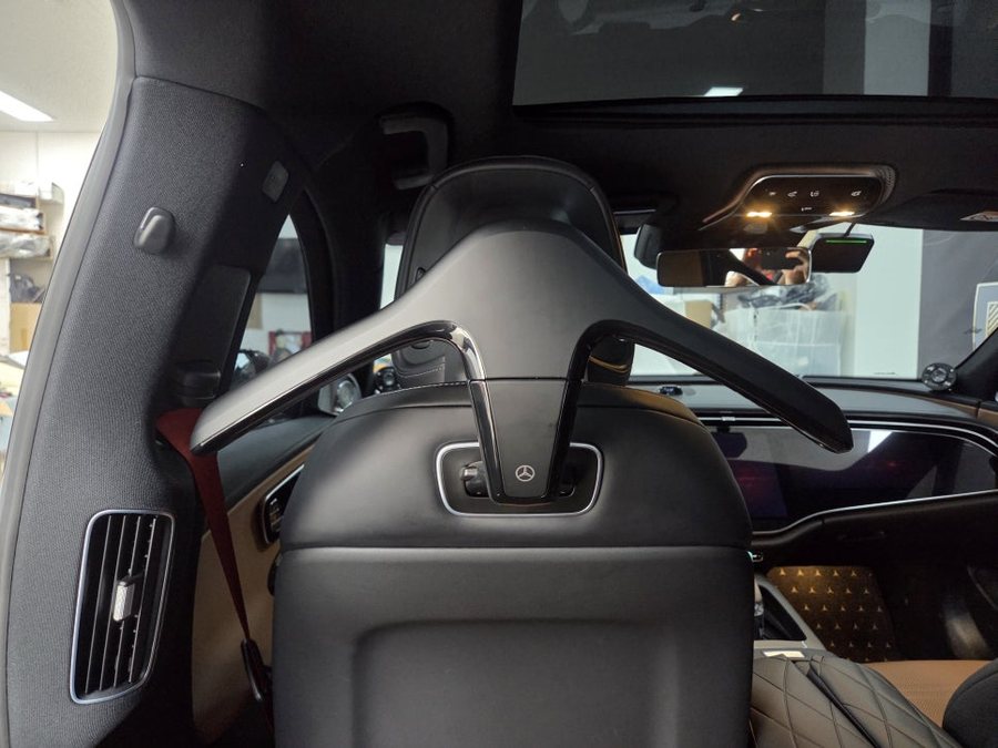 벤츠 E클래스 53 AMG 차량용 옷걸이 순정 옵션 헤드레스트 위치 수정