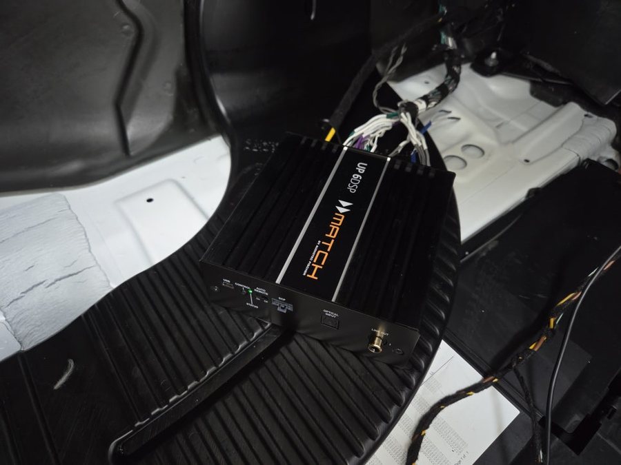 벤츠 E클래스 E220d 익스클루시브 헬릭스 우퍼 / 6채널 DSP 앰프 스피커 작업