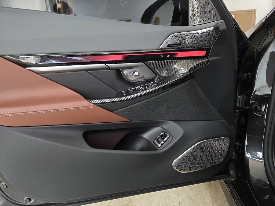 BMW 530e G60 회오리스피커 엠비언트 앞좌석 뒷좌석
