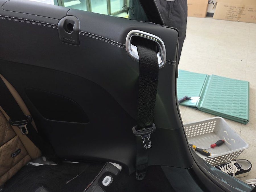 벤츠 SL 63 AMG 컬러 안전벨트 교체작업