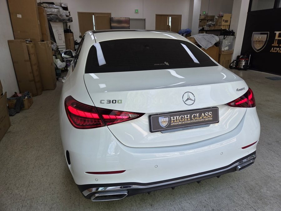 벤츠 C300 W206 4D 부메스터 전동트위터 뒷좌석 헤드레스트 수정