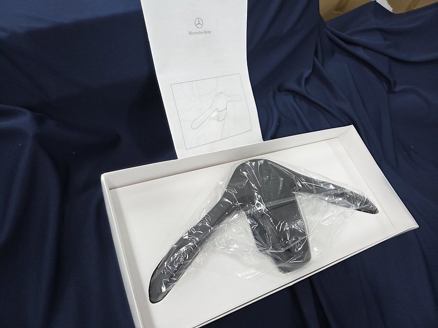 벤츠 E클래스 E300 옷걸이 거치대 발광그릴 깔끔한 시공 방법