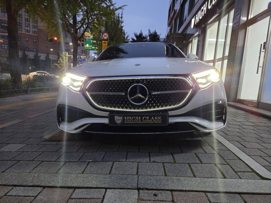 벤츠 E클래스 E300 옷걸이 거치대 발광그릴 깔끔한 시공 방법