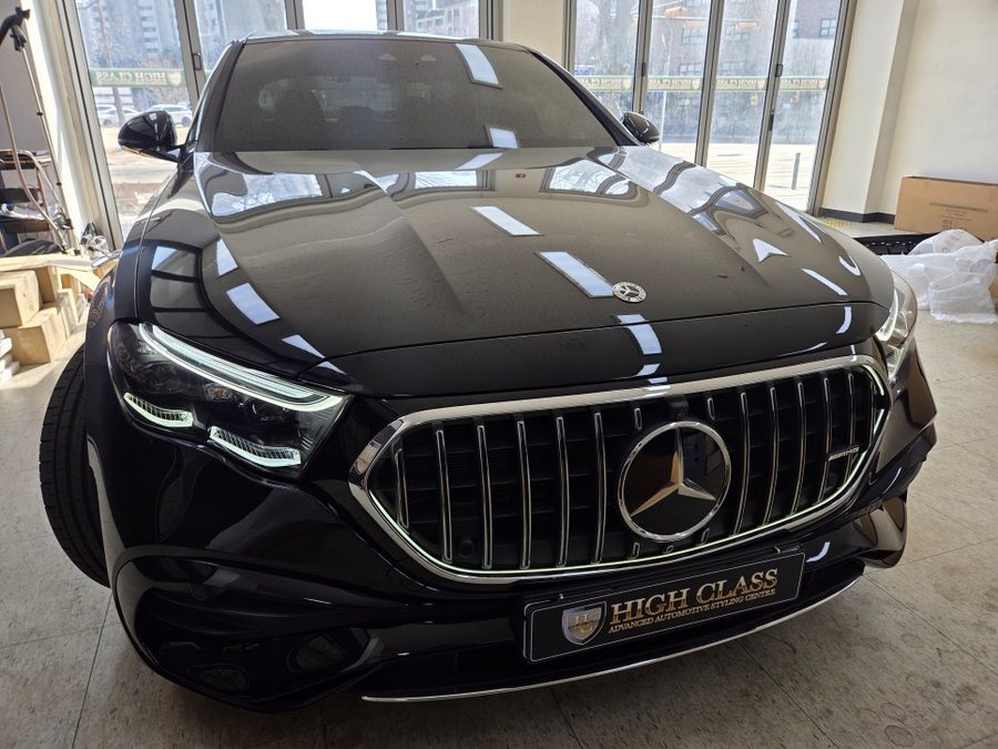벤츠 E클래스 E53 AMG 적용되는 순정 세로 발광 그릴