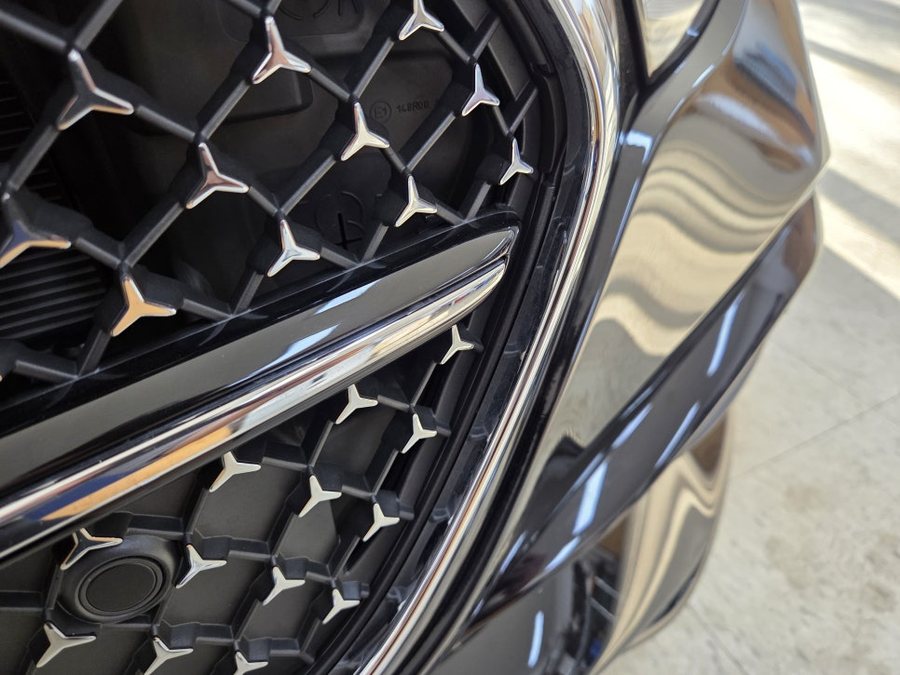 벤츠 E클래스 E53 AMG 적용되는 순정 세로 발광 그릴