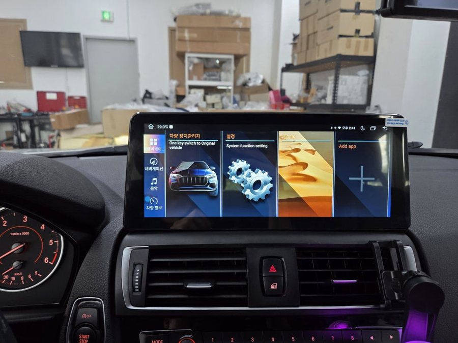 BMW f20 118d 안드로이드 올인원 모니터 12인치 크기
