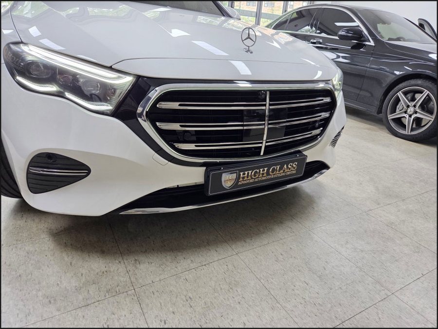 벤츠 E350e 발광그릴, E클래스 익스클루시브 모델이 야간에 멋내는 순정 옵션