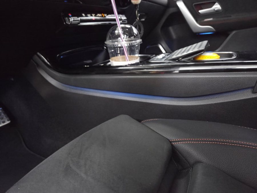 벤츠 A클래스 AMG 로고 퍼들램프 센터 콘솔 하단 엠비언트